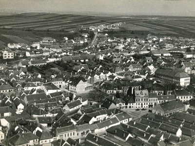 Luftaufnahme von Mattersburg, ca. 1935 . Quelle: Historische Ansichtskarte, Archiv Johann Gallis – © Quelle: Historische Ansichtskarte, Archiv Johann Gallis Luftaufnahme von Mattersburg, ca. 1935 . Quelle: Historische Ansichtskarte, Archiv Johann Gallis