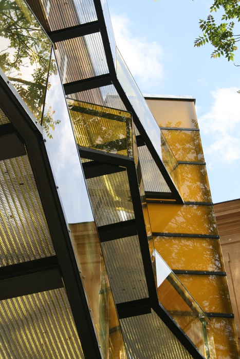 courtyard balconies. mariahilfergürtel 1150
