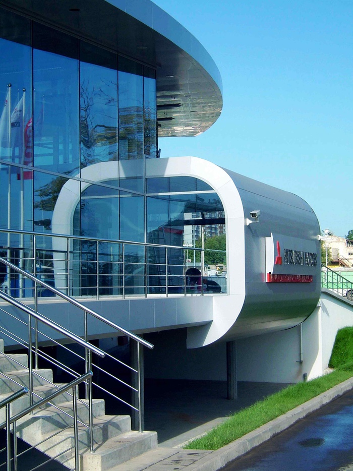 15.000m2 Car Dealership Center / Moscow 2005