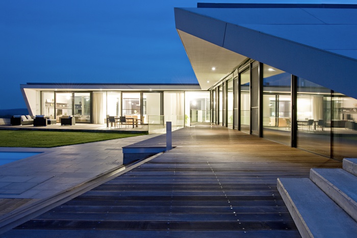 L-House, Courtyard