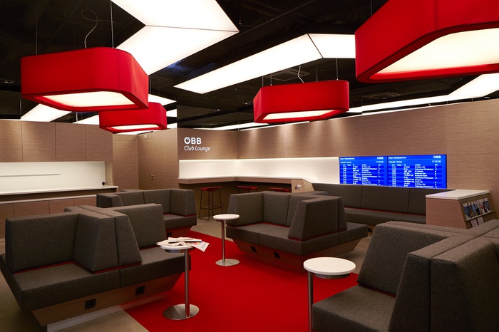 Die Neue ÖBB Club Lounge am Wiener Westbahnhof, gestaltet durch DöllmannDesign. Die Lounge ist ein Prototyp für die landesweite Umgestaltung dieser Wartebereiche, konzipiert durch DöllmannDesign