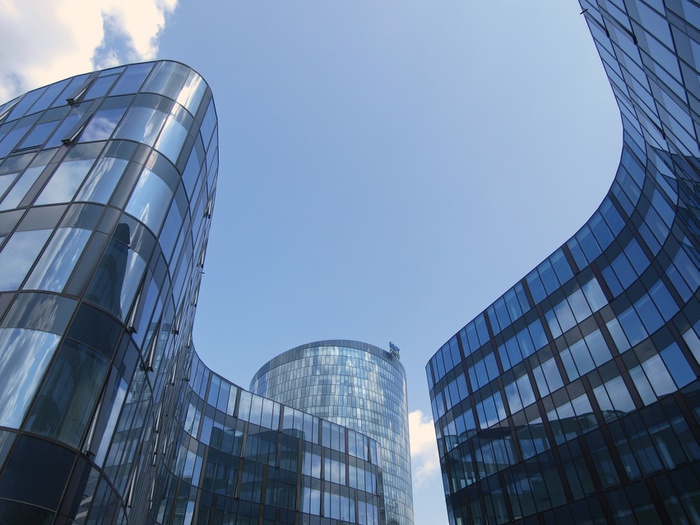 Rund Vier, Henke Schreieck