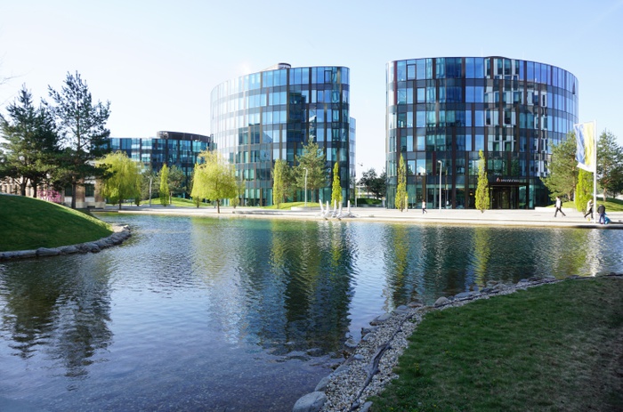 Rund Vier, Henke Schreieck