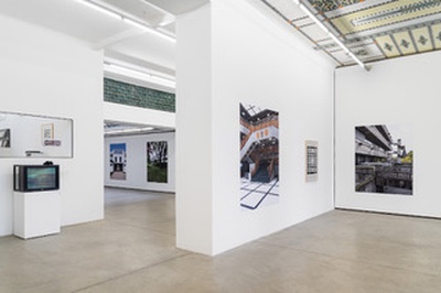 Ausstellungsansicht "Geometrien des Lebens", FRANZ JOSEFS KAI 3, Raum für zeitgenössische Kunst, Wien, 2022 – © Simon Veres Ausstellungsansicht "Geometrien des Lebens", FRANZ JOSEFS KAI 3, Raum für zeitgenössische Kunst, Wien, 2022