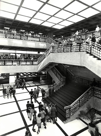 Hauptschule Weiz - Halle – © Peter Panholzer Hauptschule Weiz - Halle