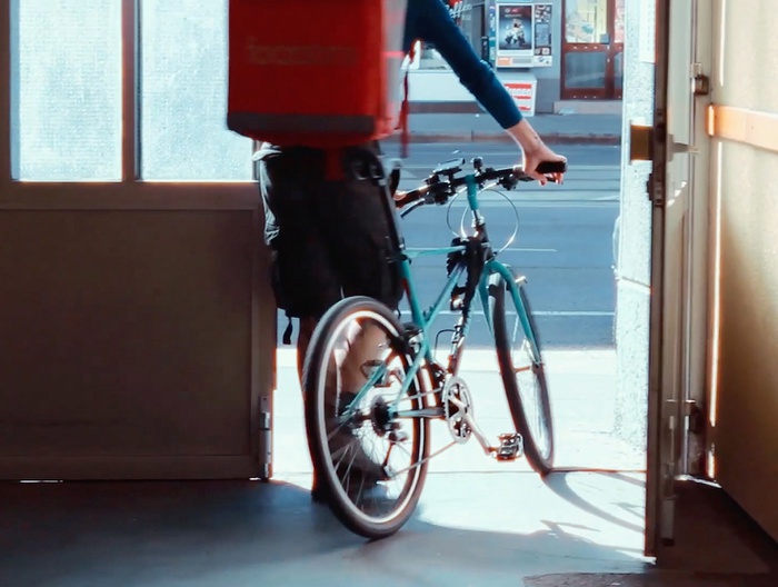 Ausstellung "Zwischen Pick-up & Drop-off. Wer unser Essen liefert" im WIen Museum, Fimstill