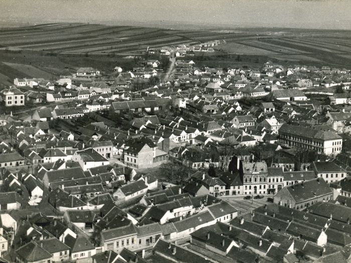 Luftaufnahme von Mattersburg, ca. 1935 . Quelle: Historische Ansichtskarte, Archiv Johann Gallis