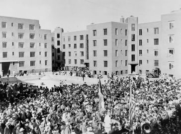 Opening of Harlem River Houses, New York City, 1937. Public Works Administration (PWA) Record, Everett Collection / Library of Congress (Control No. BSLOC_2013_8_129)
