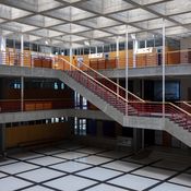 Modellschule Bundesschulzentrum Wörgl, Tirol (mit Fritz G. Mayr)
Bundesrealgymnasium, Handelsakademie, Handelsschule, Stadtische Schwimmhalle, 1969 (Pla-nung), 1970–1973 (Bauzeit)
Sanierung und Erweiterung durch Peter Markli und Gody Kuhnis, 2003