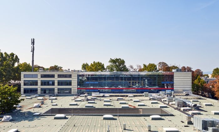 Geöffnete Fassade im ehemaligen Hochregallager
