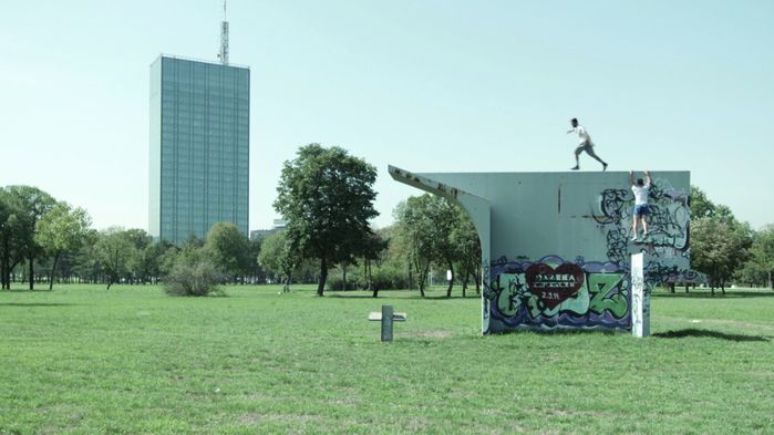 Filmstill aus SAVA BUILDERING, AT 2015