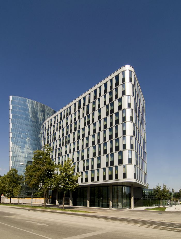 Courtyard by Marriott, Blick von der Trabrennstraße