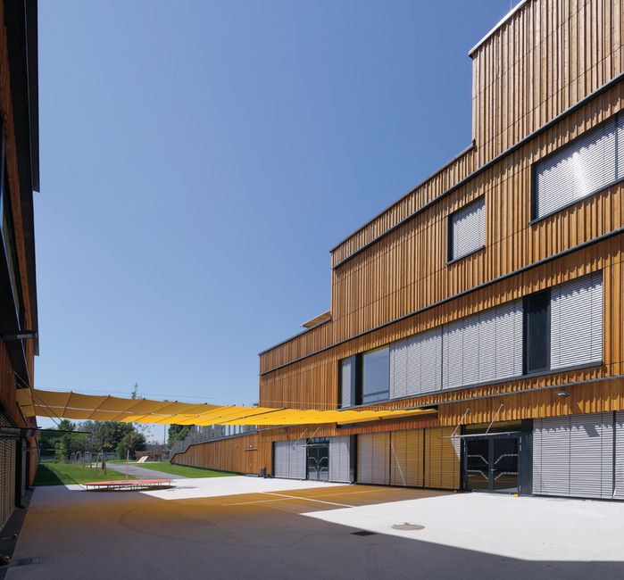 BildungsCampus Seestadt, Innenhof 2 mit Sonnenschutz