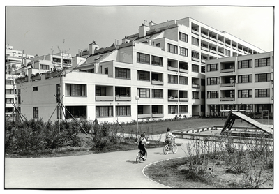 Margherita Spiluttini, Wohnhausanlage Am Schöpfwerk, Wien, S/W-Fotografie, 24 x 18 cm.