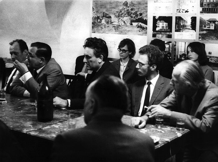 v.l.n.r.: Eugen Wörle, unbekannt, Sokratis Dimitriou, Andreas Fellerer, Wolfgang Windbrechtinger. [br] Ausstellungseröffnung 'Max Fellerer' in der Blutgasse, April 67