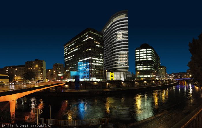 Klimaschutzhochhaus bei Nacht